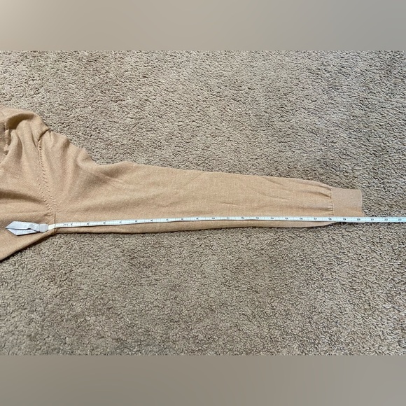 Duluth Trading Co 100% Merino Wool  Sweater Women’s Size Medium Tan L/S V-Neck - Picture 5 of 7